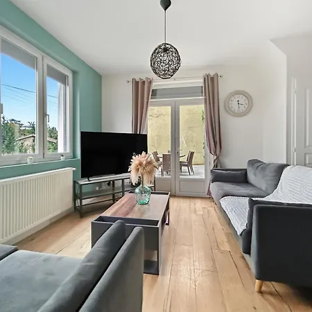 Сasa de vacaciones Maison Lumineuse Avec Terrasse En Plein Centre *