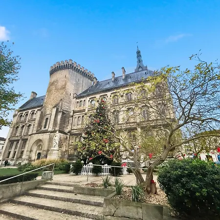 Maison Lumineuse Avec Terrasse En Plein Centre * Angoulême