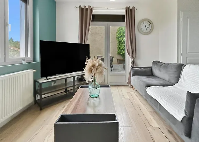 Maison Lumineuse Avec Terrasse En Plein Centre * Angulema