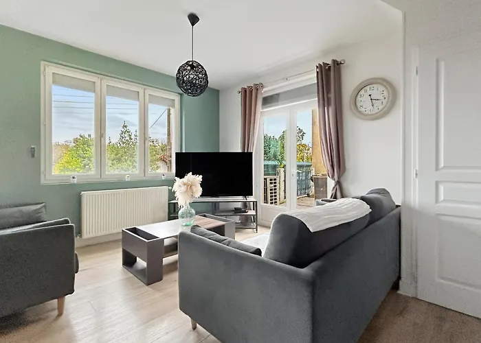 Maison Lumineuse Avec Terrasse En Plein Centre *