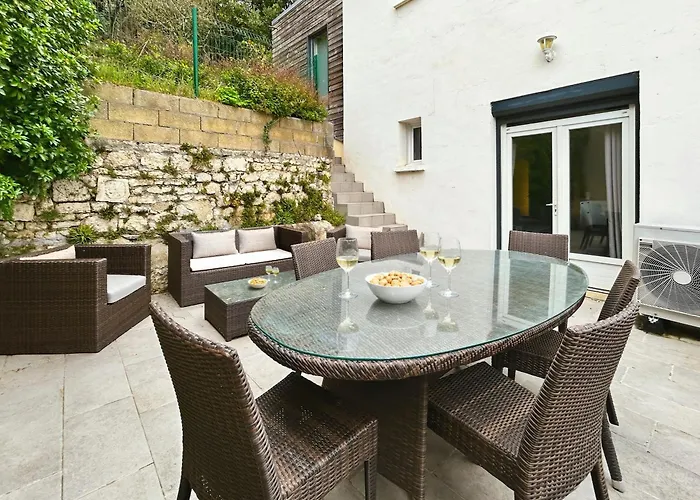 Сasa de vacaciones Maison Lumineuse Avec Terrasse En Plein Centre *