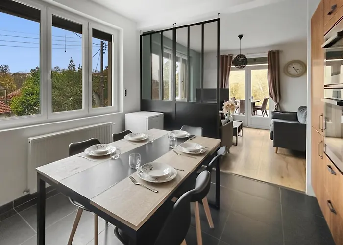 Maison Lumineuse Avec Terrasse En Plein Centre *