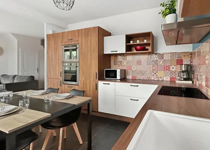 Maison Lumineuse Avec Terrasse En Plein Centre * Angulema