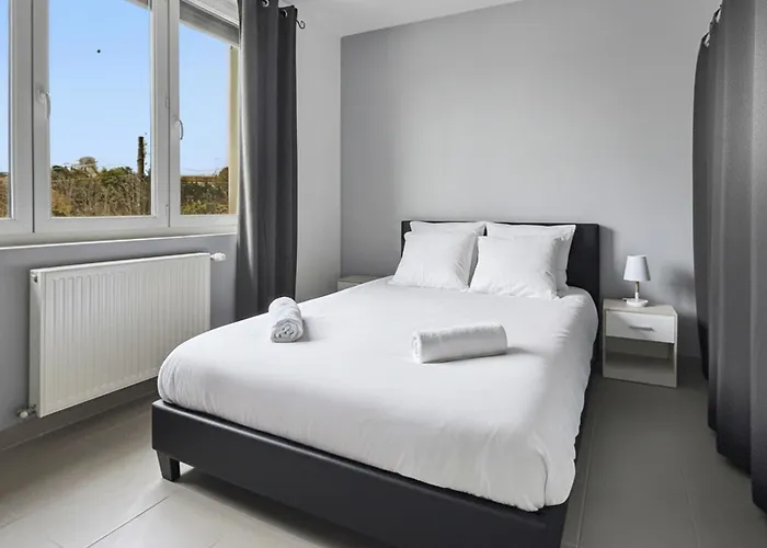 Maison Lumineuse Avec Terrasse En Plein Centre * Angulema