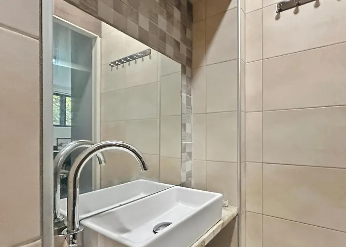 Maison Lumineuse Avec Terrasse En Plein Centre Angulema